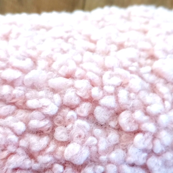 FREE W BUNDLE Ipsy Pink Sherpa Wristlet 4.5"x7" NWOT - Picture 4 of 7